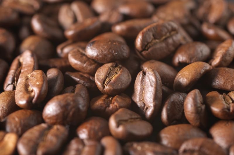 Kawa ziarnista bez kwasowości – przegląd produktów